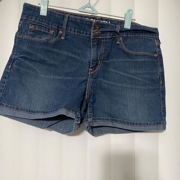 Pants - Denizen Levi’s denim blue shorts